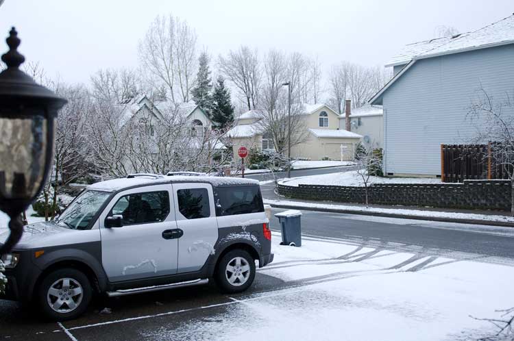 Snow in the morning in Lake Oswego.