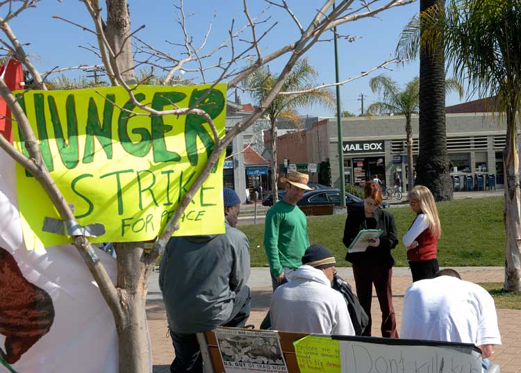 One man's hunger strike against the Iraq war in Oakland