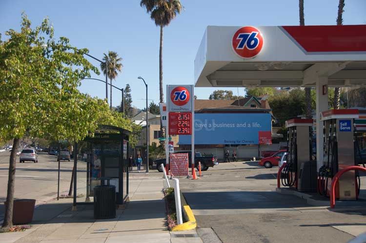 March 25th gas prices in Oakland (maybe, I didn't go to breakfast this morning to take a look).