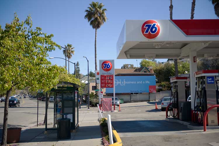 March 28th gas prices in Oakland (maybe, I didn't go to breakfast this morning to take a look).