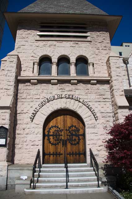 A church on the corner of 17th Street and Franklin in downtown Oakland.