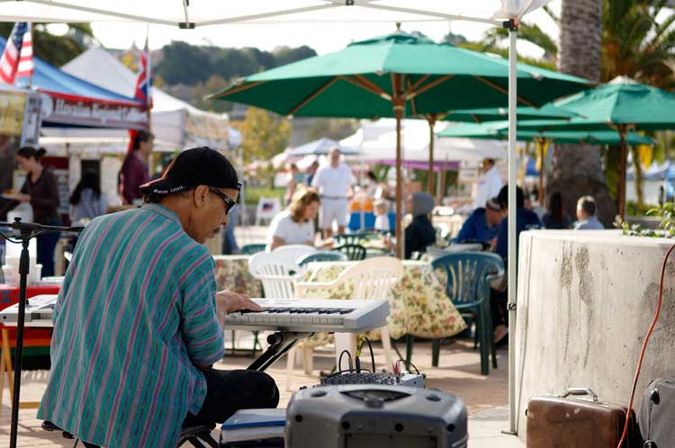 Saturday morning Farmer's Market near Lake Merritt