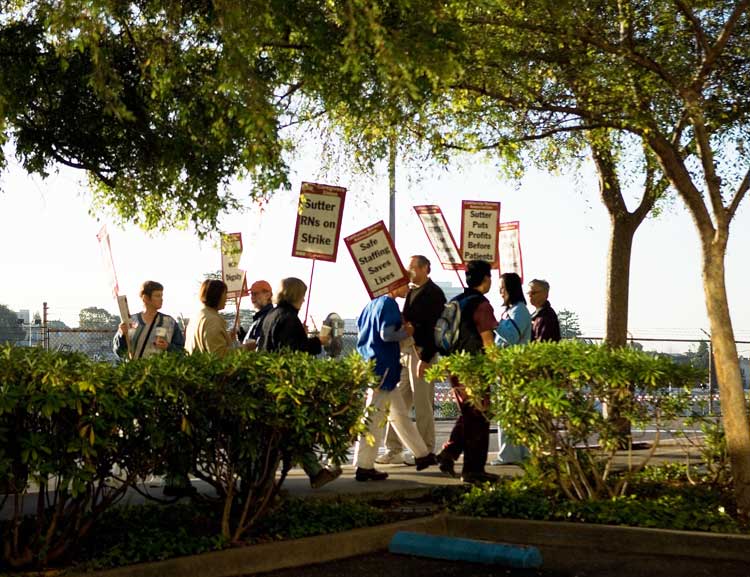 Registered Nurses on strike at Sutter Hospital in Oakland