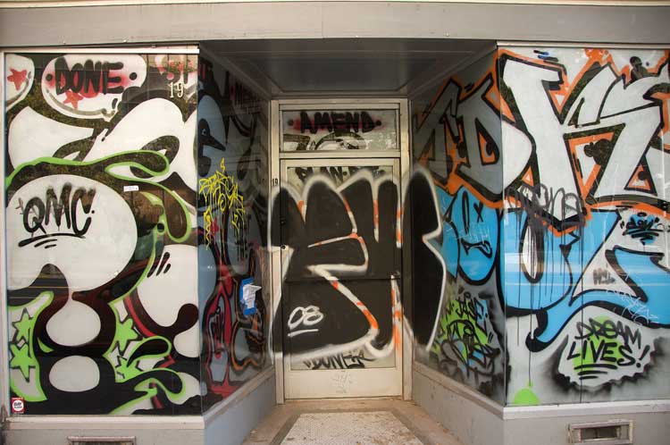 Empty store front near Grand Avenue and Broadway in Oakland.